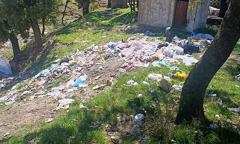 Siirt'te Ziyaret Edilen Türbe Bakımsızlığa Terk Edildi