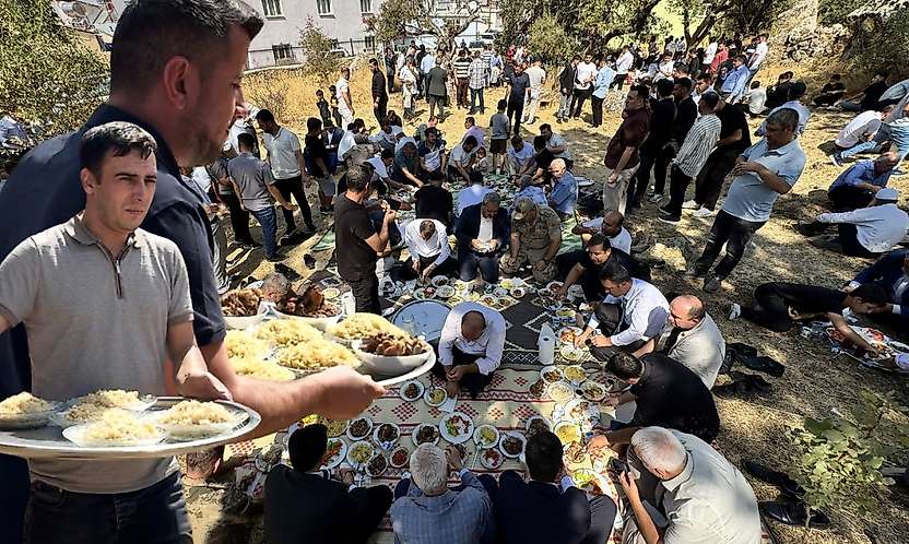 Siirt Tillo'da 500 Yıllık Gelenek Yaşatılıyor: Akyayla - Nepile Köyü'nde Büyük Ziyafet