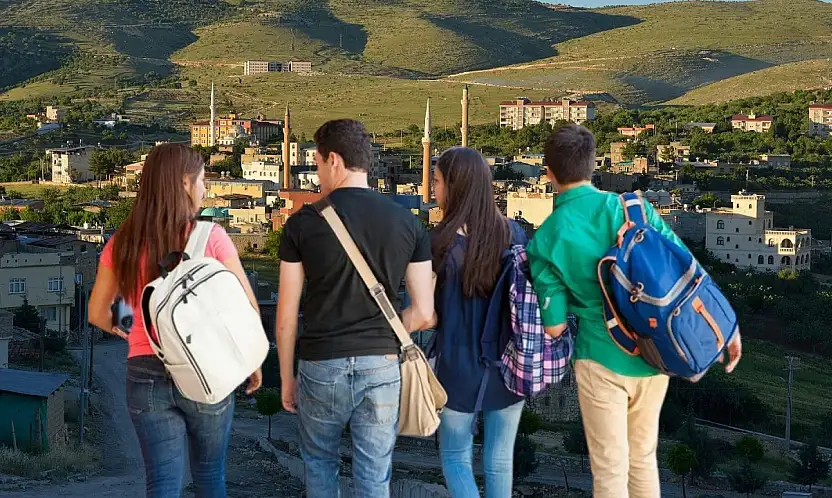 Siirt Tillo'da Taşımalı Eğitim Belirsizliği: Öğrenciler Okullarına Nasıl Ulaşacak?