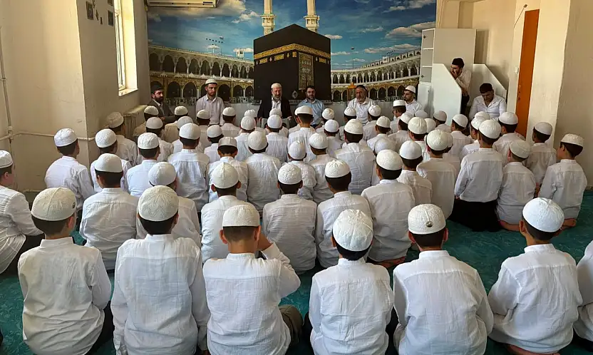 Siirt Tİllolu Seyda Diyaüddin Mücahidi, Kozluk'ta Hafızlık Kursu Öğrencileriyle Buluştu