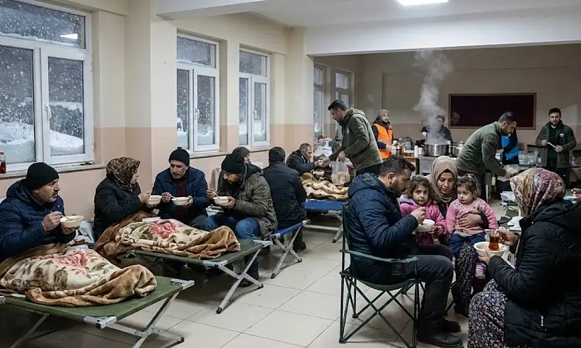 Siirt Valiliği'nden Kış Tedbiri: Yolda Kalanlar İçin Yardım Hattı Oluşturuldu