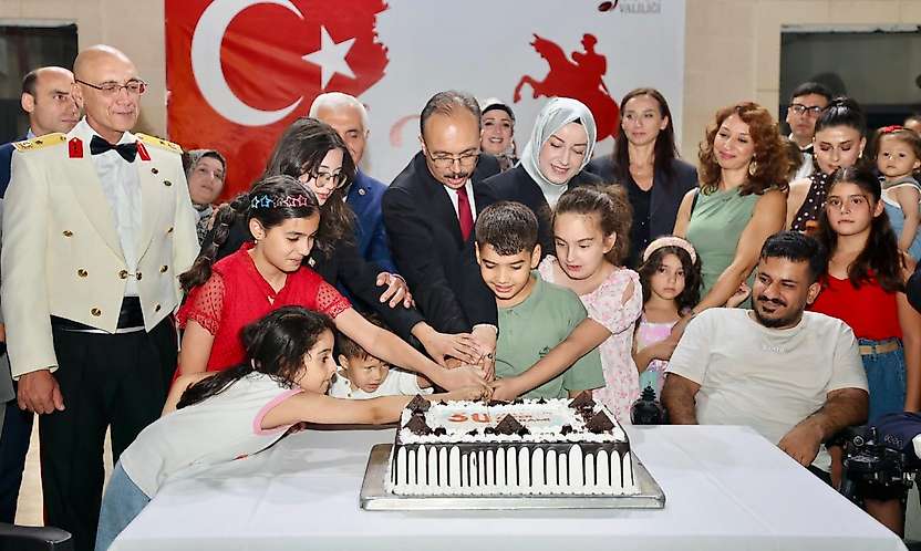 Siirt Valisi Kemal Kızılkaya ve Eşi Nurten Kızılkaya, 30 Ağustos Resepsiyonuna Ev Sahipliği Yaptı