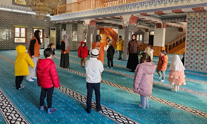 Siirt Yeni Mahalle Camii'nde çocuklara iyilik temalı etkinlik