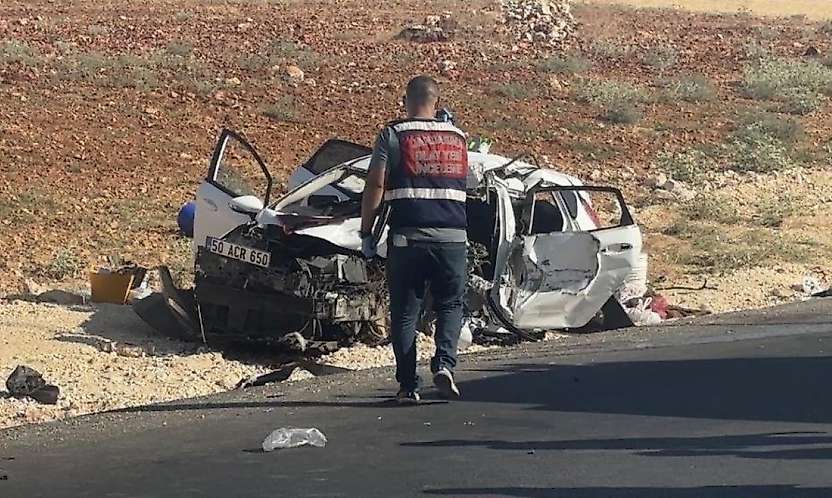 Siirtli Ailenin Gaziantep'te Geçirdiği Feci Kazada 2 Kişi Ölü 4 Kişi Yaralandı