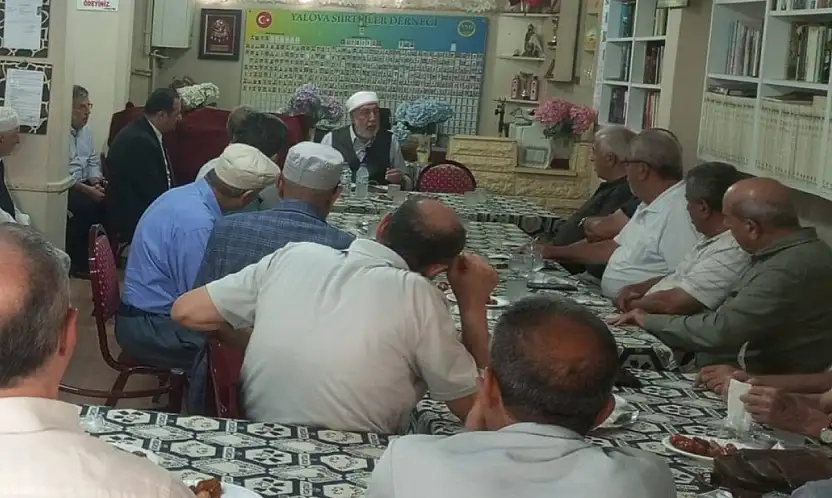Siirtli Âlim Şeyh Muiniddin Aydın, Yalova Siirtliler Derneği'ni Ziyaret Etti: İlim ve İrfan Üzerine Sohbet Etti