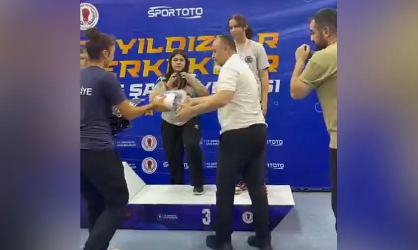 Siirtli Boksör Ela Nur Gül Türkiye Üçüncüsü Oldu