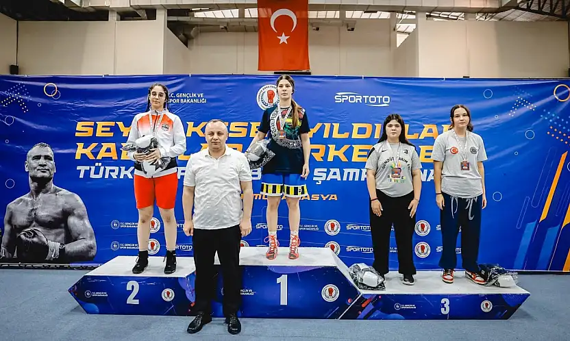 Siirtli Boksör Ela Nur Gül Türkiye Üçüncüsü Oldu