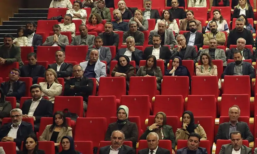Siirtli Eş Başkanlar, Diyarbakır'daki Demokratik Yerel Yönetimler Toplantısına Katıldı