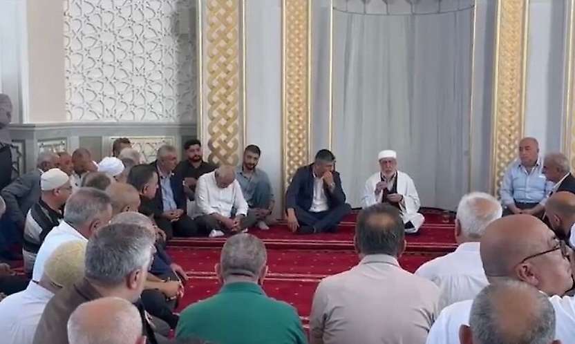 Siirtli Kanaat Önderi Şeyh Muiniddin Aydın, İstanbul'da Husumetli İki Aileyi Barıştırdı