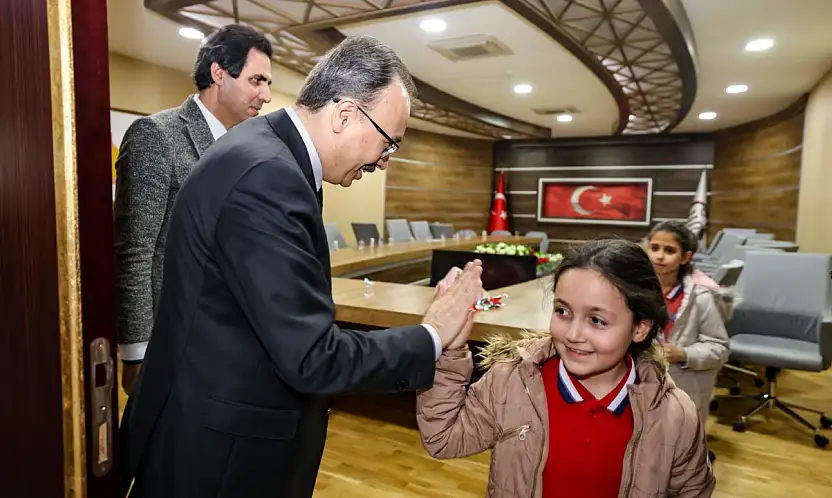 Siirtli minikler Valilikte yönetimi yerinde öğrendi