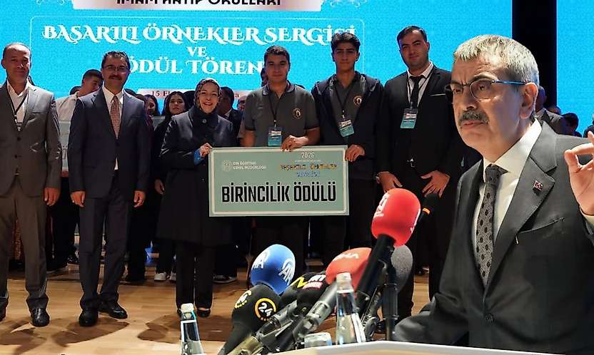 Siirtli Öğrenci Onur Çakır'ın Projesi Türkiye Birincisi Oldu