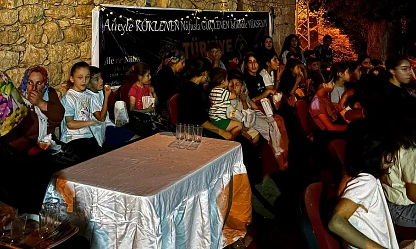 Sinema Köylere Taşındı: Siirt'te Çocuklar İlk Kez Açık Havada Film İzledi
