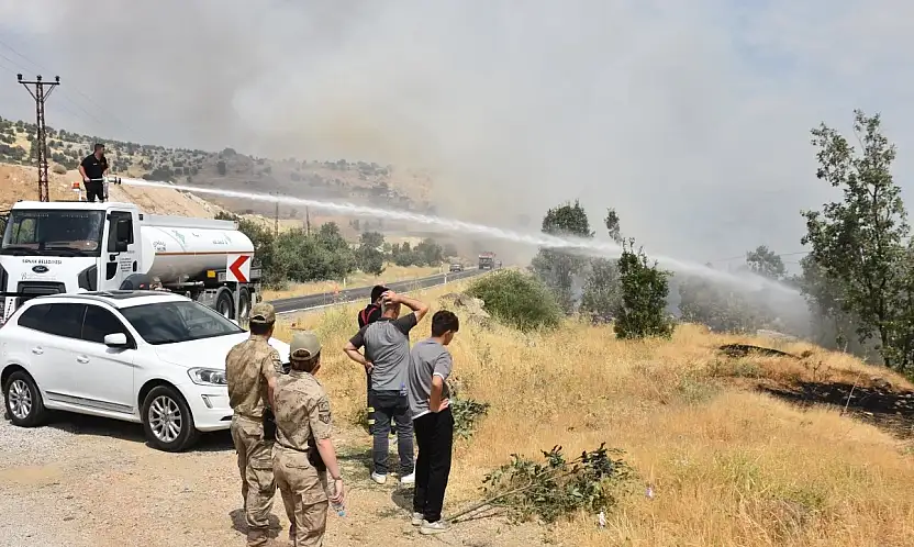 Şırnak-Siirt Kara Yolunda Orman Yangını Kontrol Altına Alındı