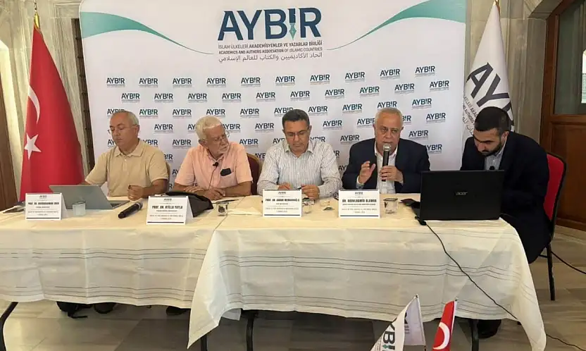 Suriye'nin Yeni Anayasası İçin Düzenlenen Zirvede Siirtli Akademisyen Memduhoğlu da Yer Aldı