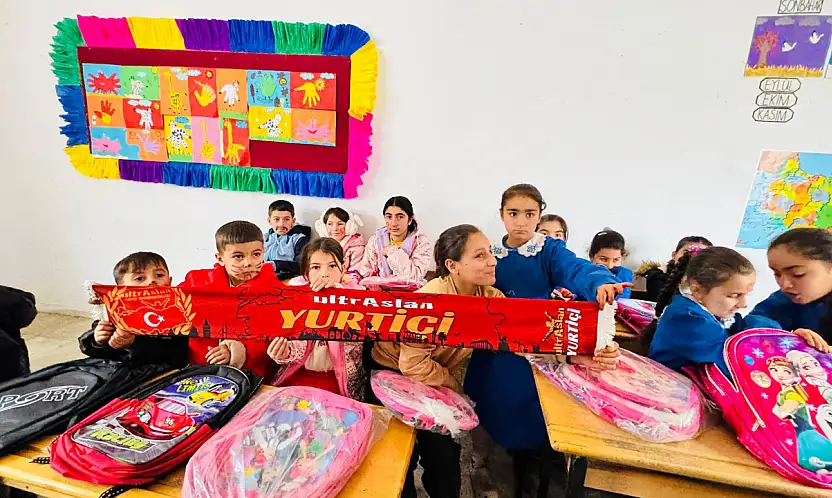 ultrAslan Siirt'ten Pervari'de Anlamlı Destek: 52 Öğrenciye Eğitim ve Oyuncak Yardımı
