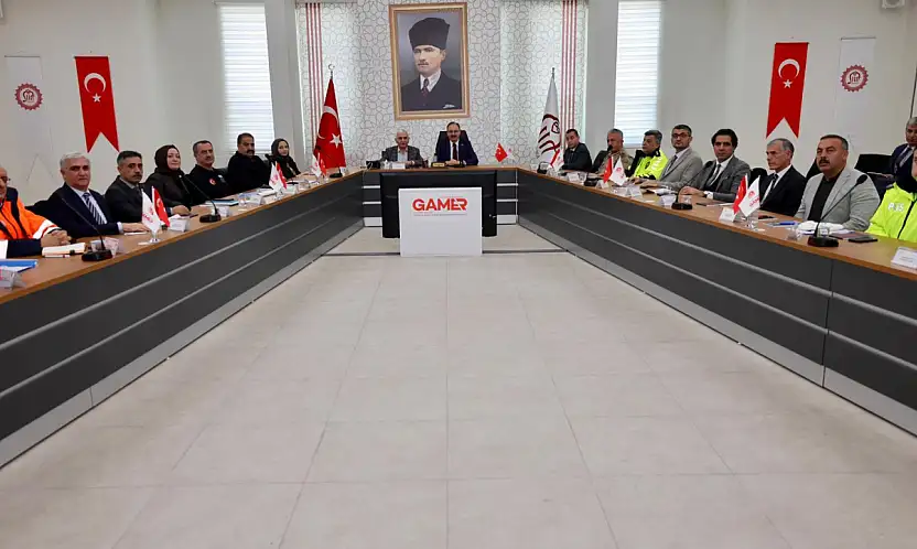 Vali Kızılkaya karla mücadele çalışmalarını masaya yatırdı