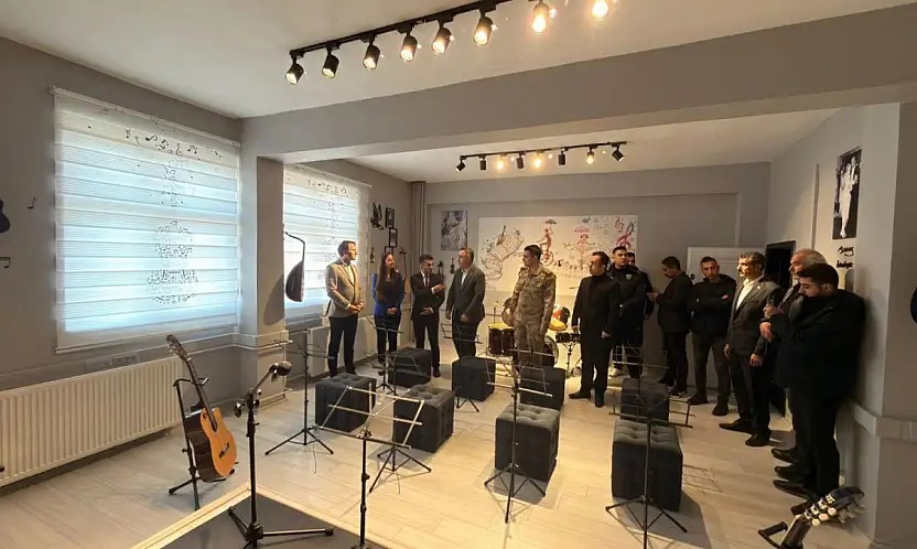 Yarımca Ortaokulu'nda 'Berkant Bolat' Müzik Atölyesi ve Kütüphane açıldı