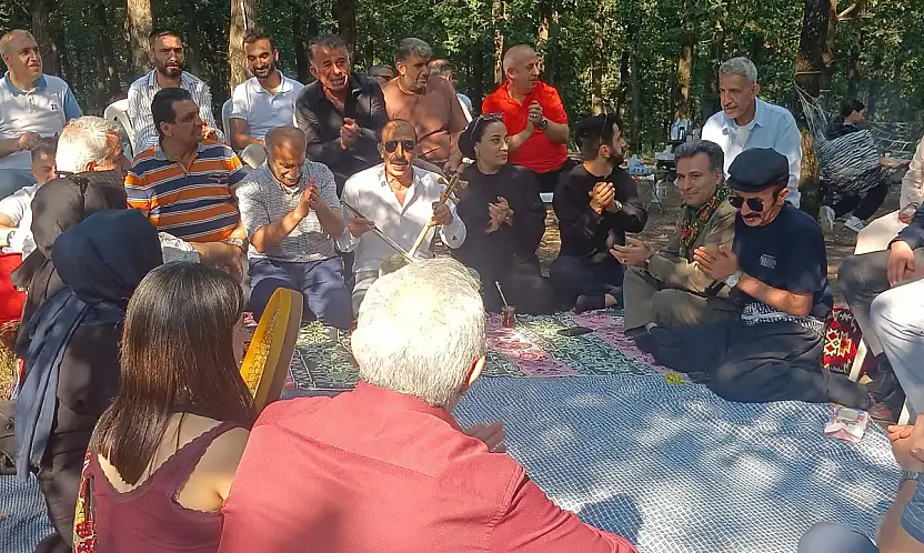 Yüzlerce Eruhlu İstanbul'daki Geleneksel Piknikte Buluştu