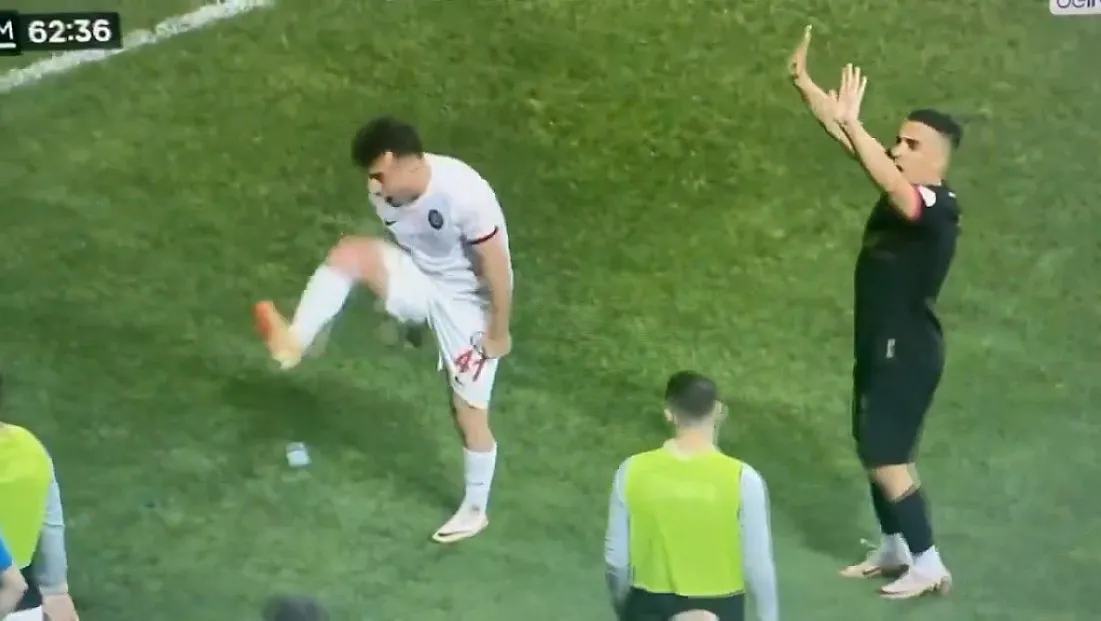 Amedspor Maçında Sahayı Karıştıran Görüntüler! Küfürleri Ağzından Okunuyor... Büyük Ceza Yolda