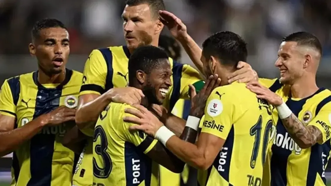 Fenerbahçe'de büyük değişim! 11 futbolcunun bileti kesildi