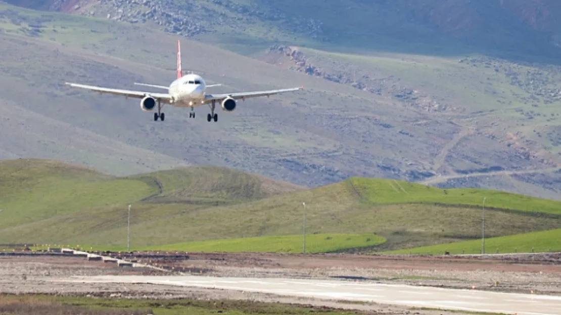 Siirt'te Uçak Seferleri Yine İptal Edildi