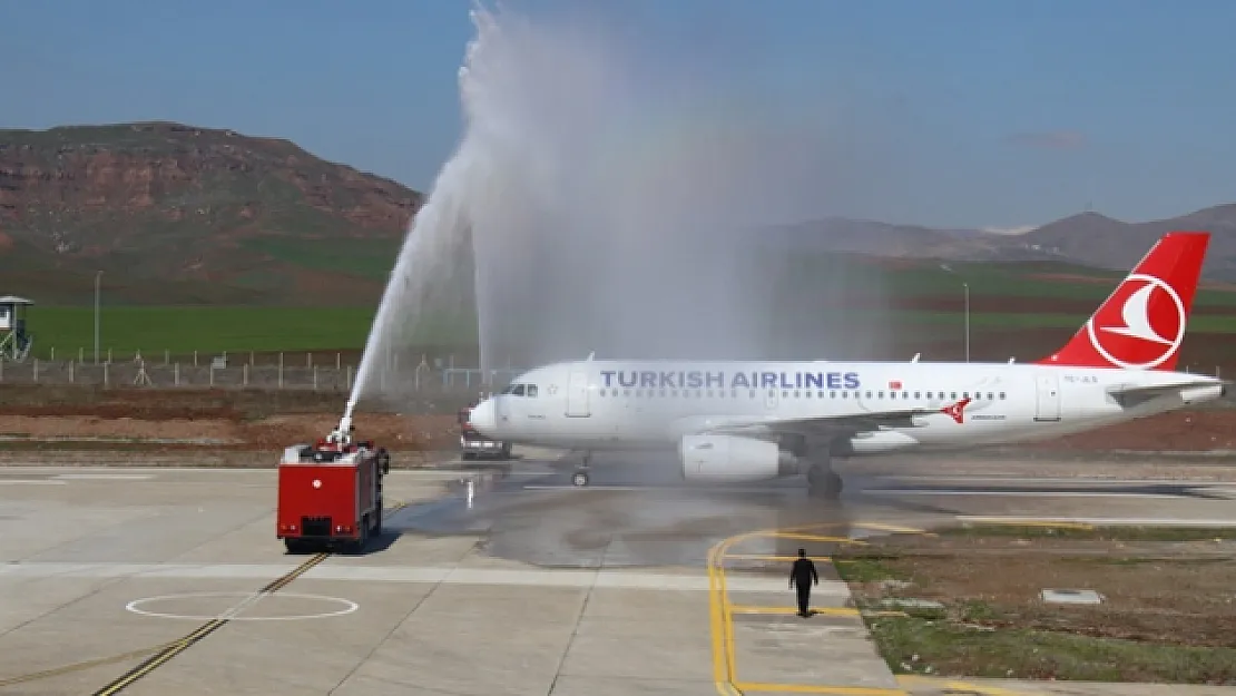 Siirt'te Uçak Seferleri Artırıldı