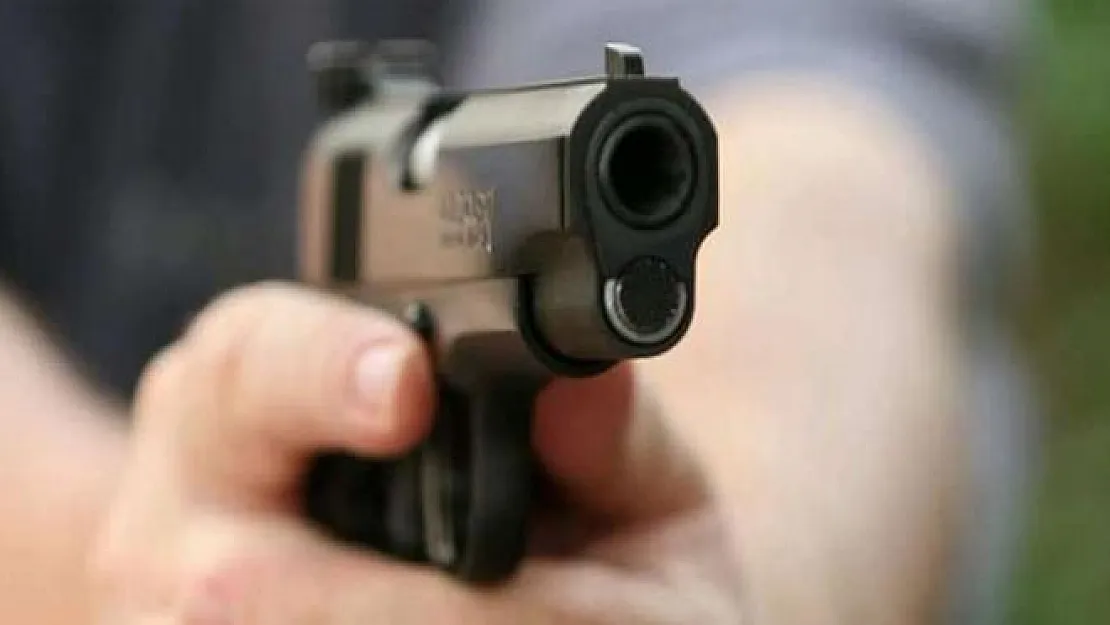 Siirt'te Bir Devlet Kurumunda Memurları Silahla Tehdit Eden Kişi Yakalandı