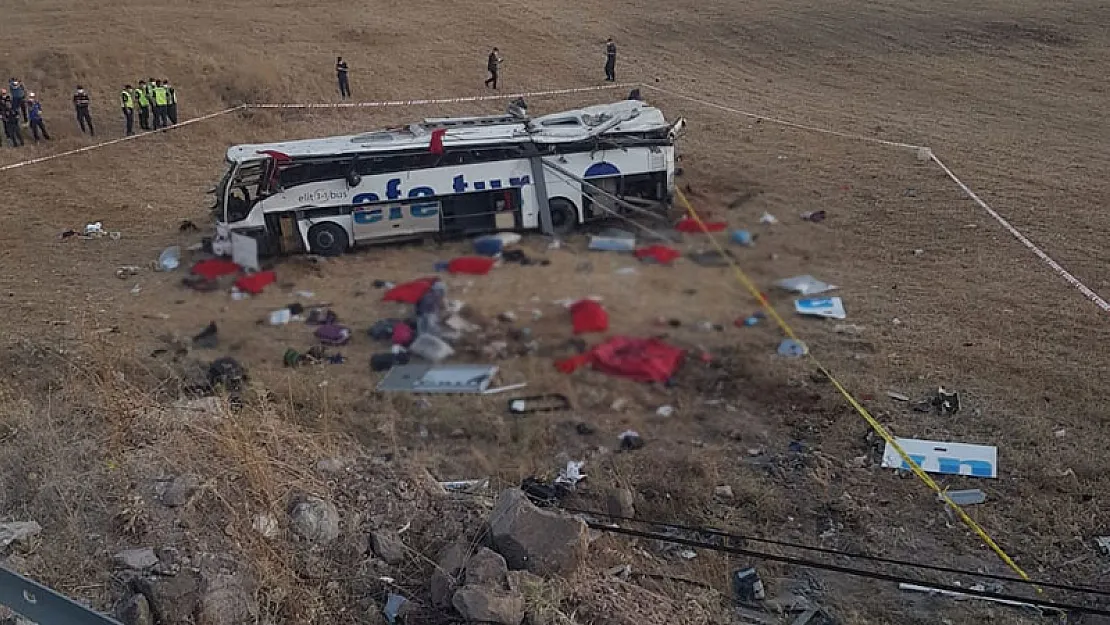 Balıkesir'de yolcu otobüsü devrildi: 14 kişi hayatını kaybetti