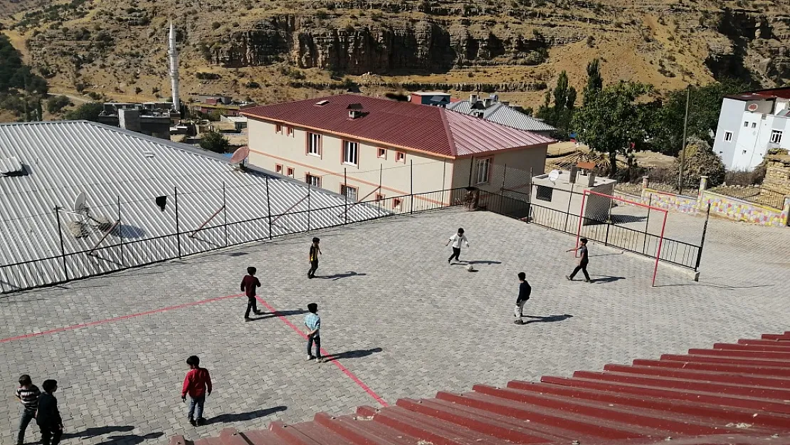 Siirt'te Lise Öğrencisi, Eğitimde Cinsiyet Ayrımcılığa Dikkat Çekerek Bakana Seslendi