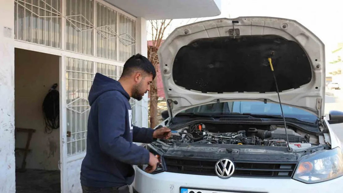 19 yaşında motor ustası oldu