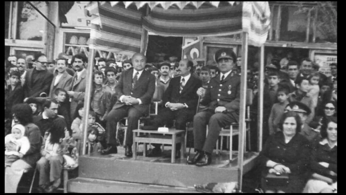 1974 Yılından Siirt'te Çekilmiş Tarihi Bayram Fotoğrafı Ortaya Çıktı
