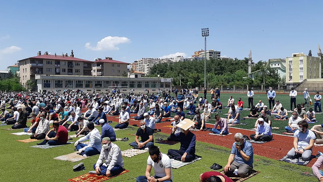 Siirt'te Kovid-19 salgınında ilk cuma namazı kılındı