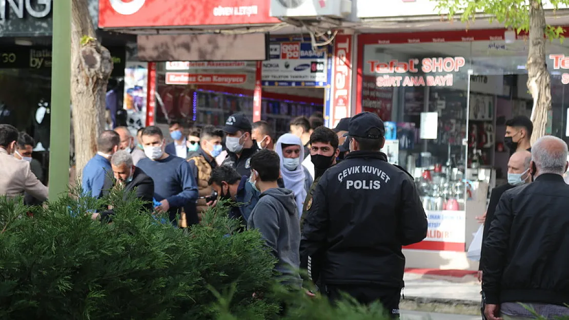 Siirt'te İftara Doğru Oluşan Yoğunluğu Polis Zor Zaptediyor!