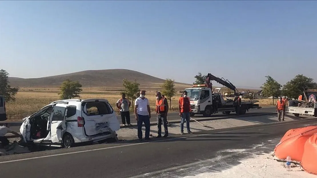 Konya'da tır ile hafif ticari araç çarpıştı: 6 ölü