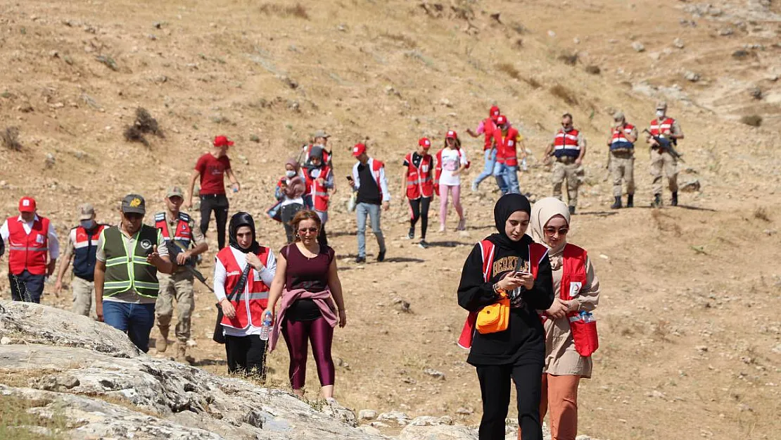 Siirt'te 3 Bin 500 Yıllık Tarihi Akabe Yolunda Yürüyüş Düzenlendi