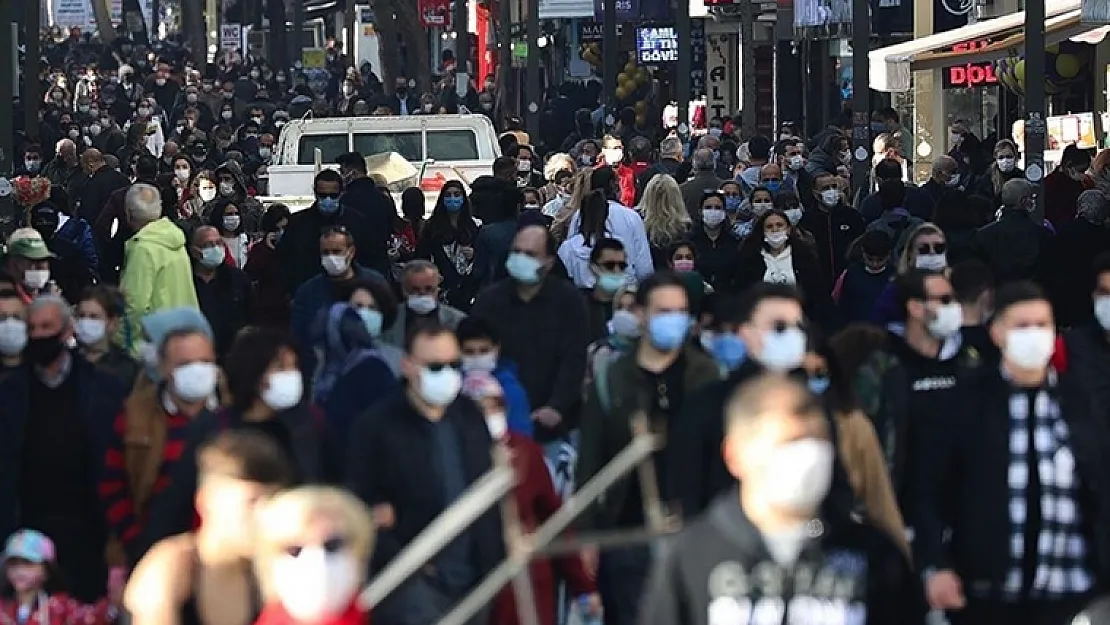 Bilim Kurulu Üyesi: Pandemi bitecekmiş gibi görünmüyor