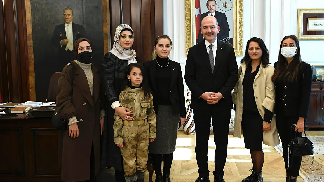 İçişleri Bakanı Soylu, Siirt'ten giden şehit ve gazi aileleriyle görüştü