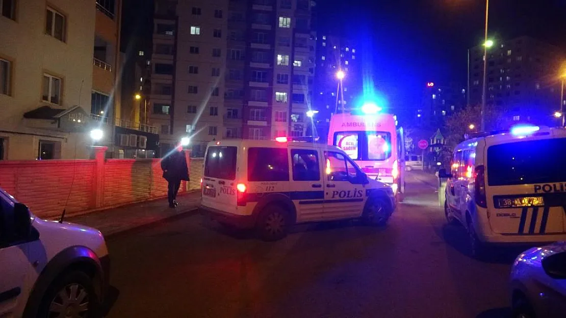 2 Çocuk Annesi Kadın Babası Tarafından Bıçaklanarak Öldürüldü