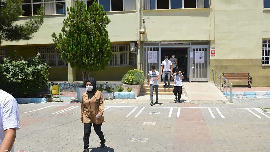 Siirt'te YKS'ye giren öğrenciler sınavı değerlendirdi