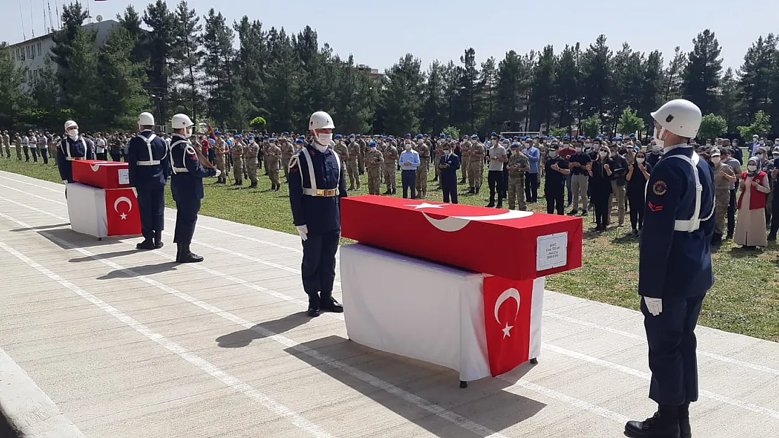 Siirt'te Şehit Düşen Askerler İçin Tören Düzenlendi