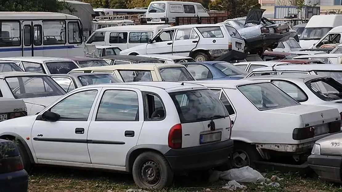 25 Yaş Üstü Araç Sahipleri Beklemede: Hurda Teşviki ve ÖTV Muafiyeti Gündemde