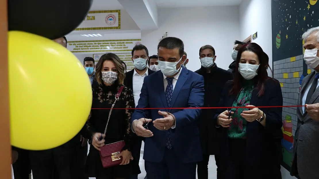 'Sende Bir Fidan Dik' Projesi Kapsamında Siirt'e Bir Kütüphane Daha Kazandırıldı
