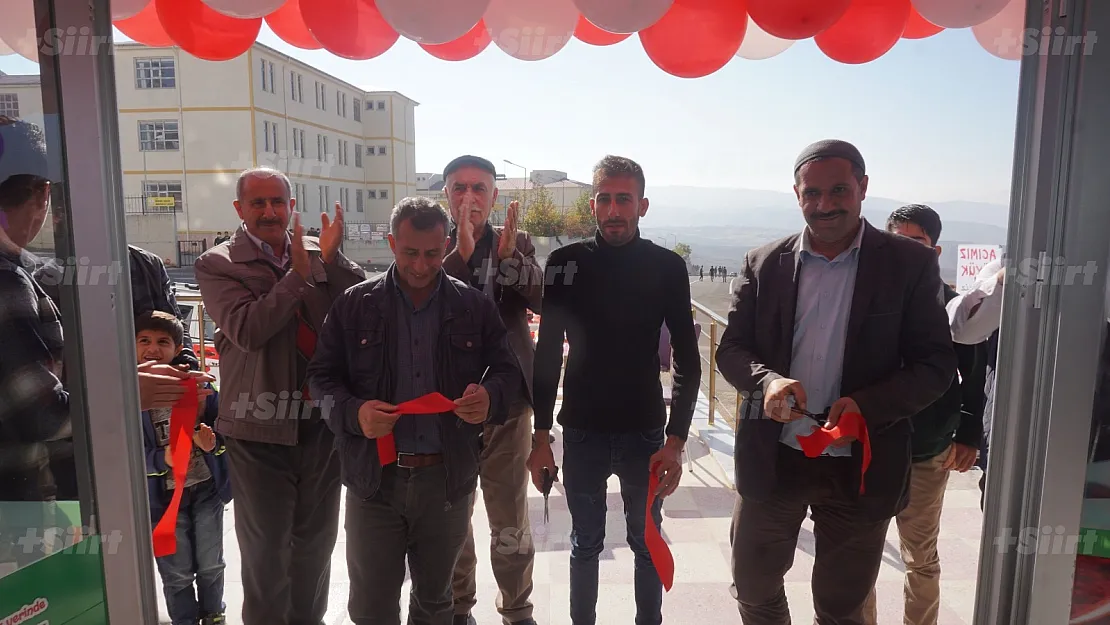 Siirt'te Bir İş Yeri Hizmete Girdi! Açılışta Vatandaşlara Ücretsiz Çiğköfte İkram Edildi