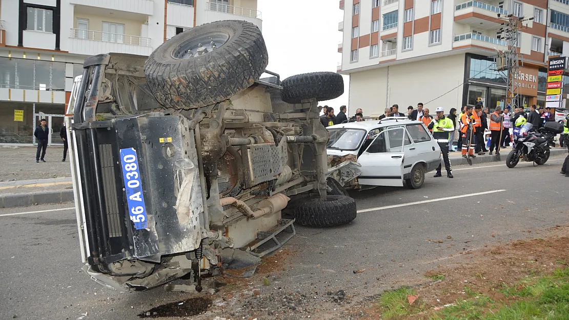 Siirt'te Otomobille Zırhlı Polis Aracı Çarpıştı: 4 Kişi Yaralandı