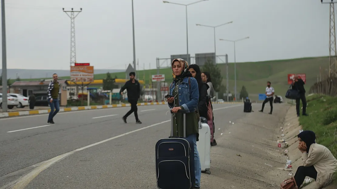 Üniversiteler tatil edildi, Öğrenciler Siirt'i Terk Etmeye Başladı