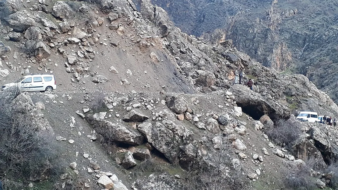 Pervari'de Heyelan Dolayısıyla Kapanan Yol Açıldı