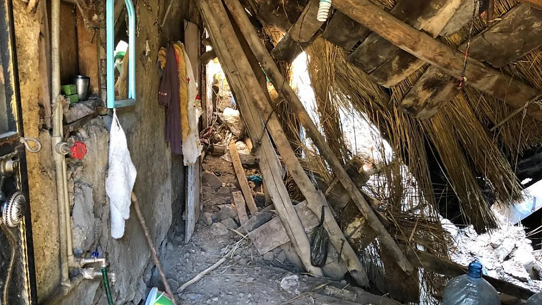 Pervari'de Heyelan Nedeniyle Evleri Yıkılan Ailelere 60 Yaşam Çadırı Gönderildi