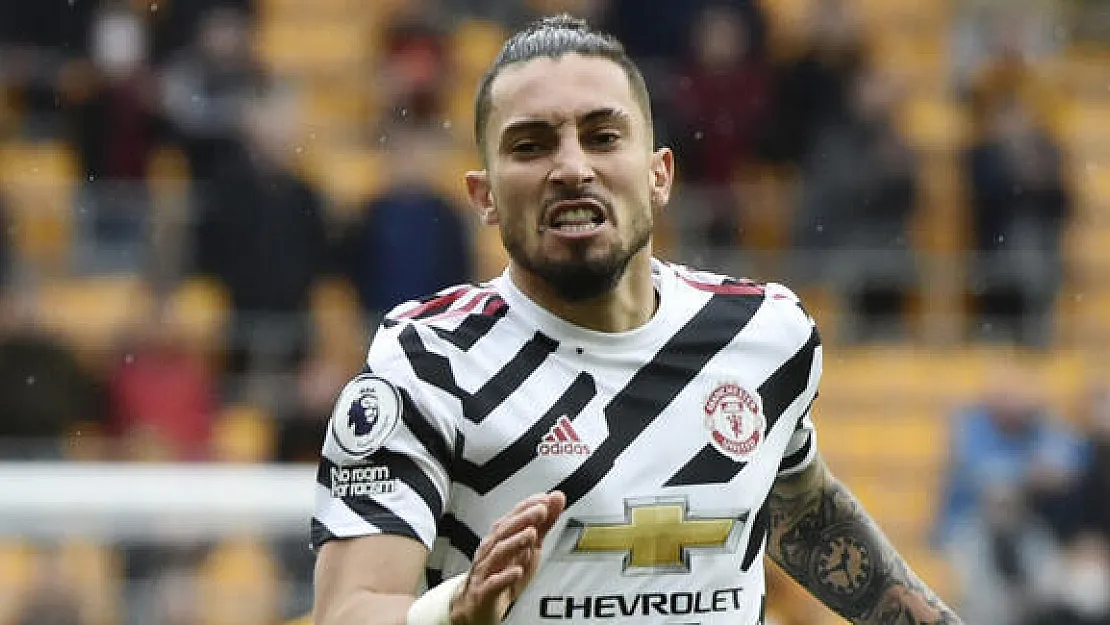 Manchester United Alex Telles ile yollarını ayırıyor