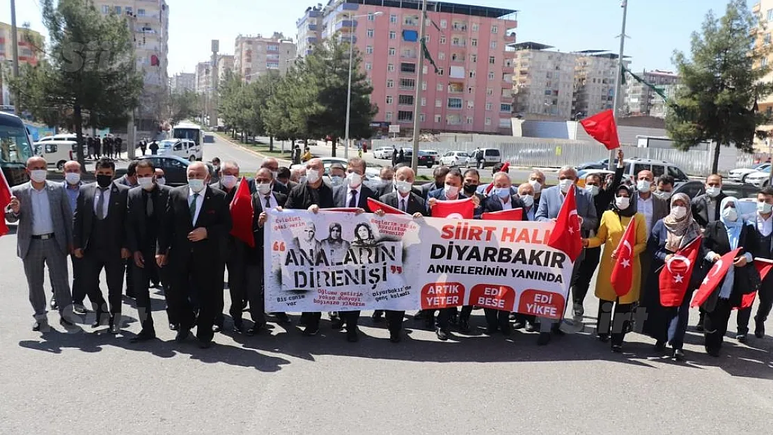 Siirt'te Görev Yapan STK'lar Diyarbakırda Nöbet Tutan Ailelerin Eylemine Katıldı