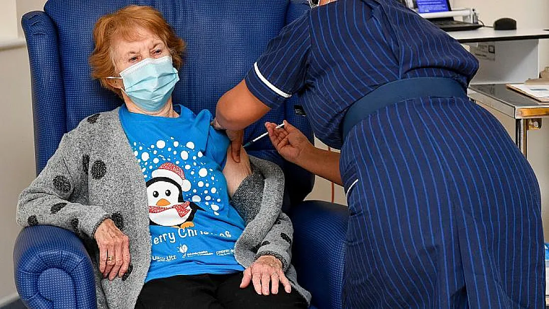 Biontech-Pfizer Aşısı Olan Sağlık Çalışanları Yan Etkileri Sıraladı: Koluma Yumruk Yemiş Gibi Oldum